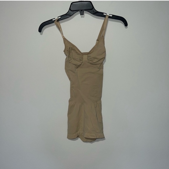 NWOT SHAPEWEAR SEAMLESS SCULPT SLIP DRESS CLAY MEIDIUM 2 - Picture 1 of 3